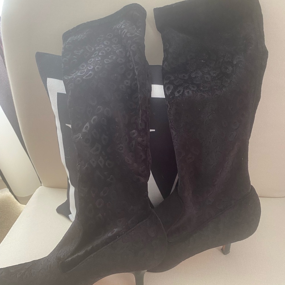 DONALD J PLINER velour fitted black boots with paisley print 7